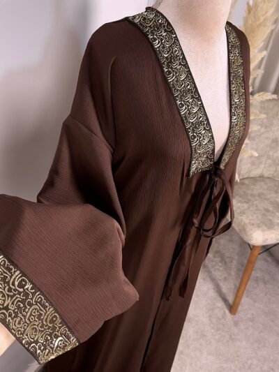 Abaya ouverte