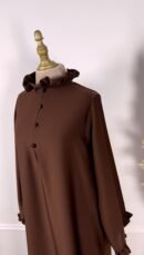 Abaya marron à boutons