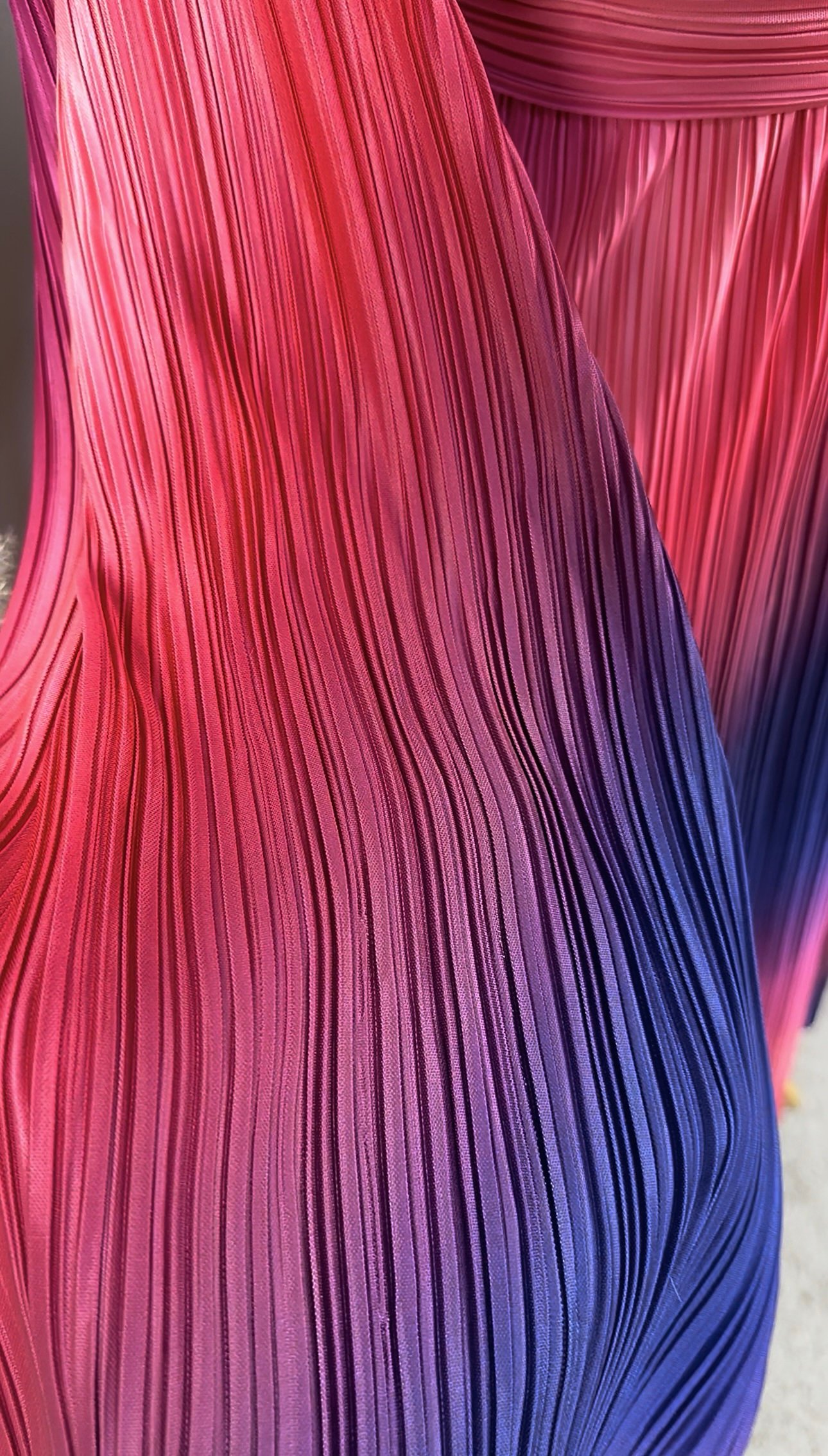 Robe plissé royale – Image 2