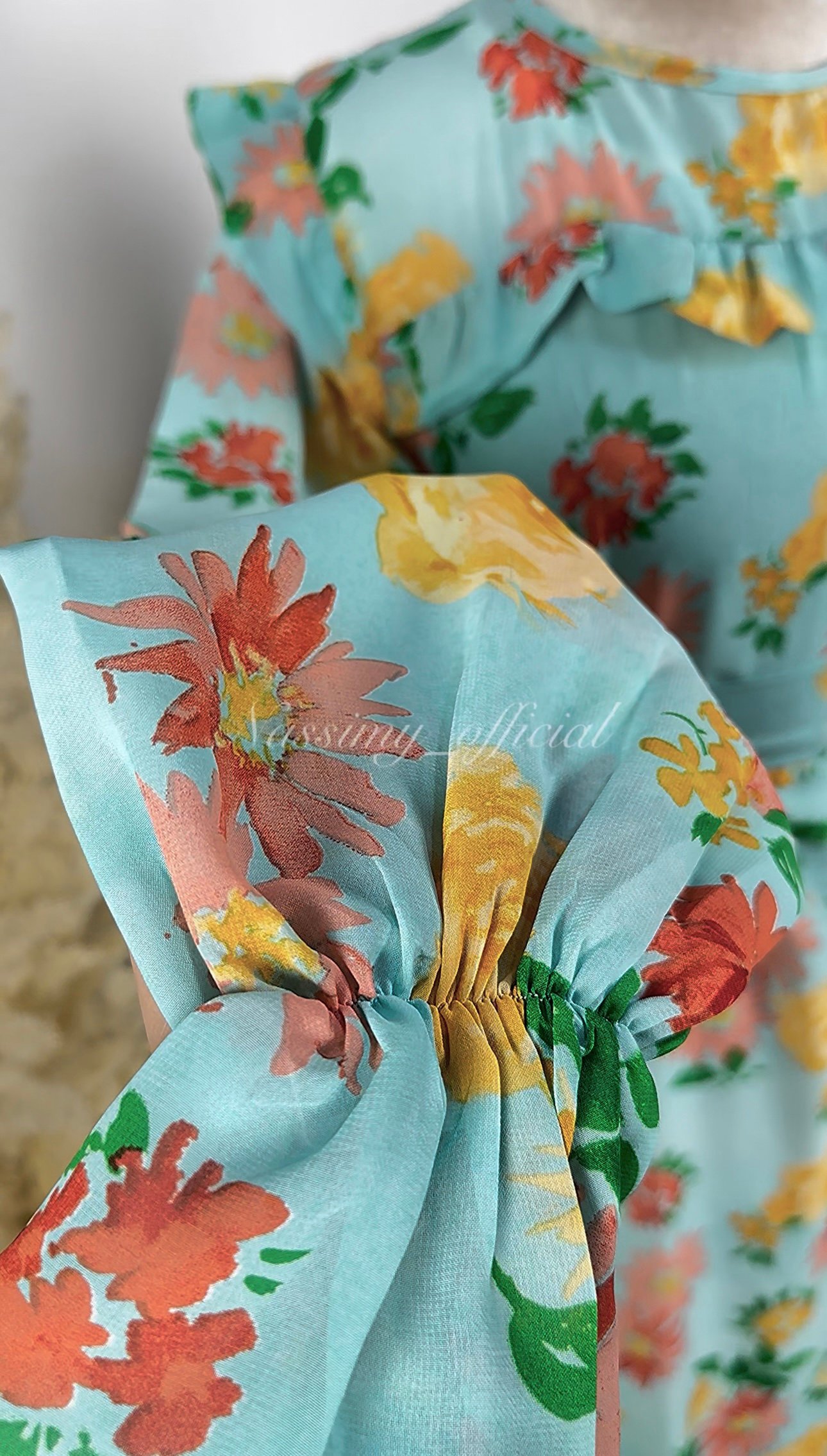 Robe en mousseline fleurie avec doublure sans manches – Image 4