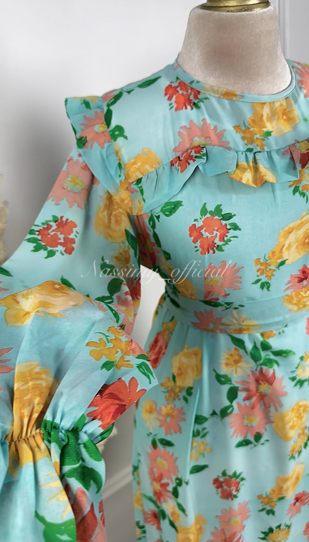 Robe en mousseline fleurie avec doublure sans manches – Image 5