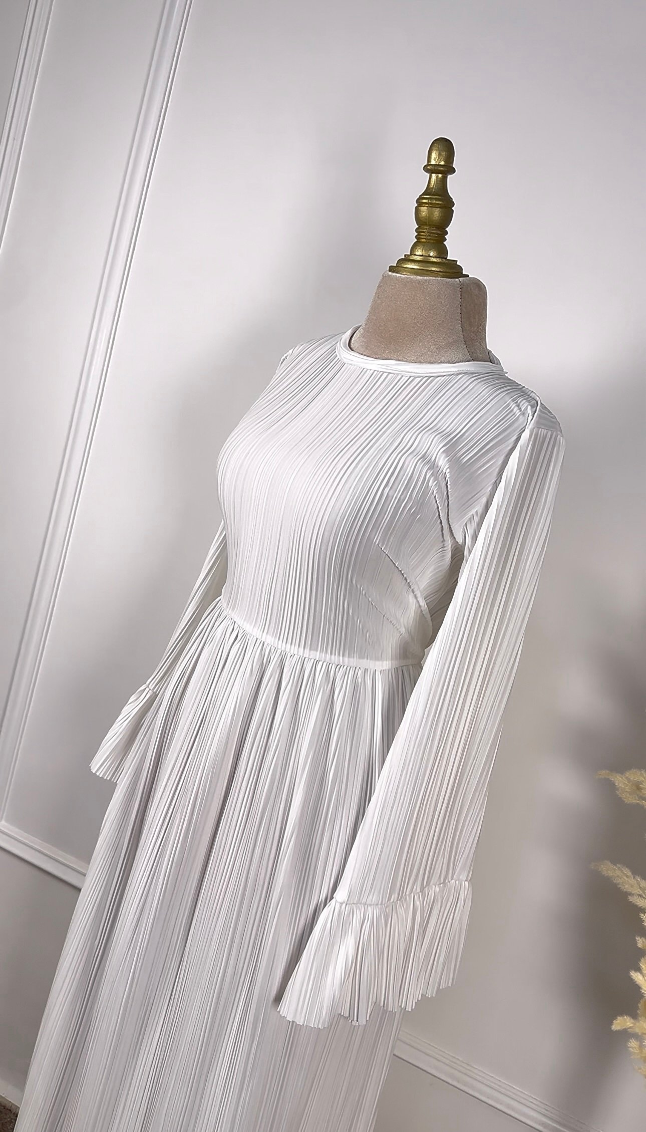 Robe blanche plissé – Image 7
