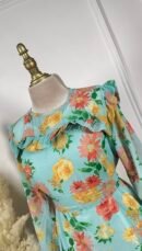 Robe en mousseline fleurie avec doublure sans manches