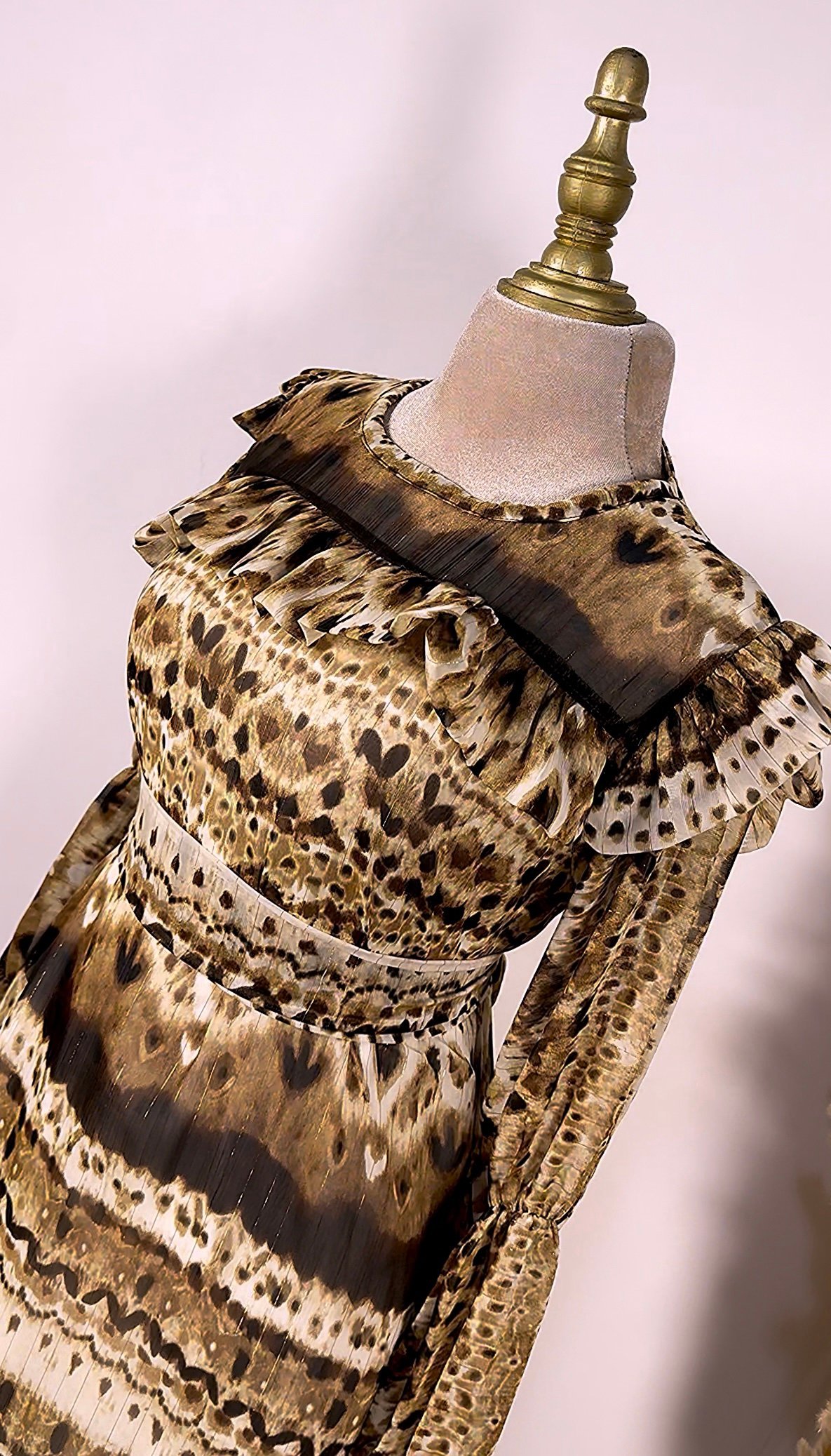 Robe léopard en tissu mousseline