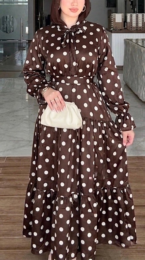 Robe marron satinée cloche – Image 2