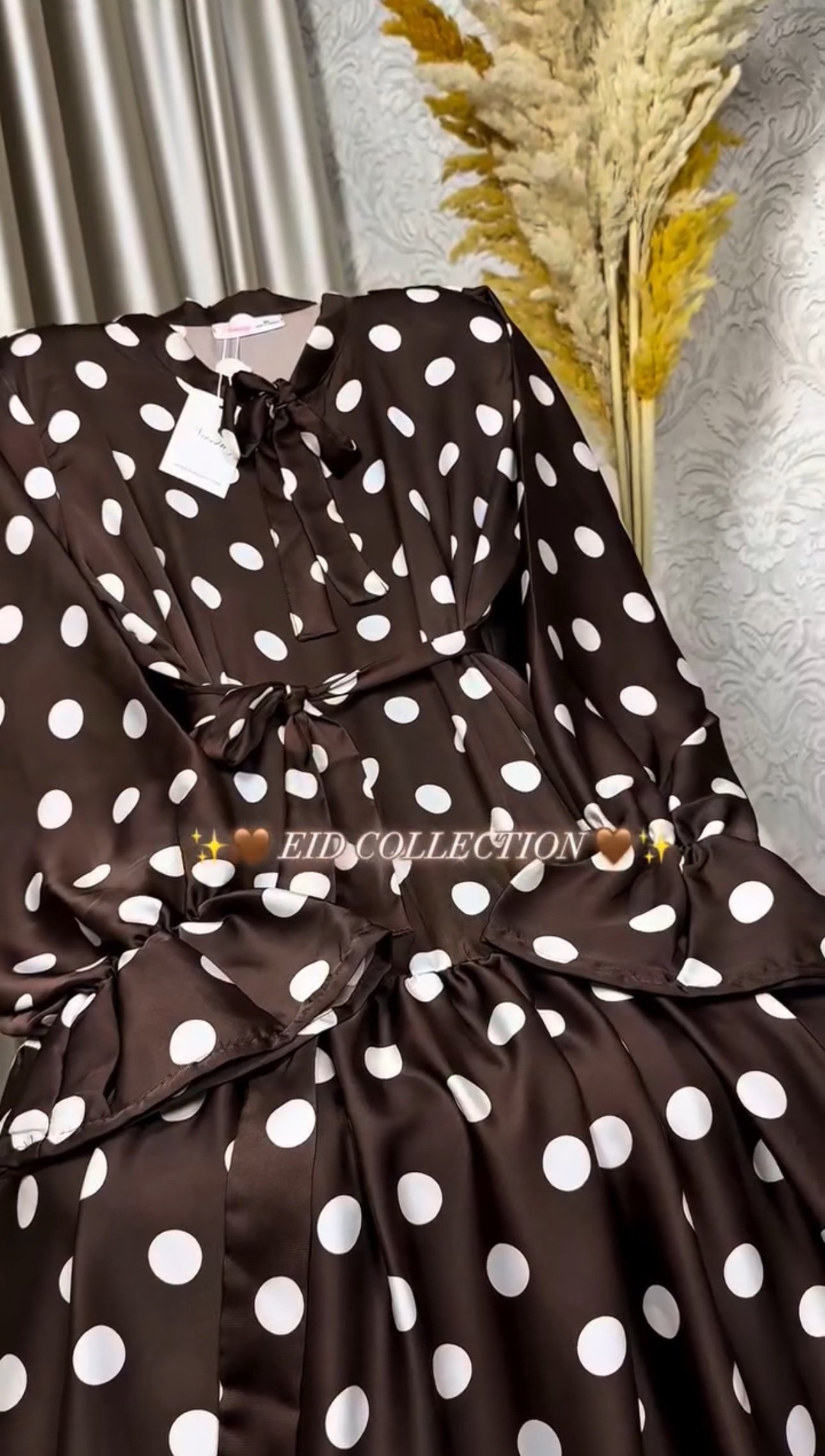 Robe marron satinée cloche