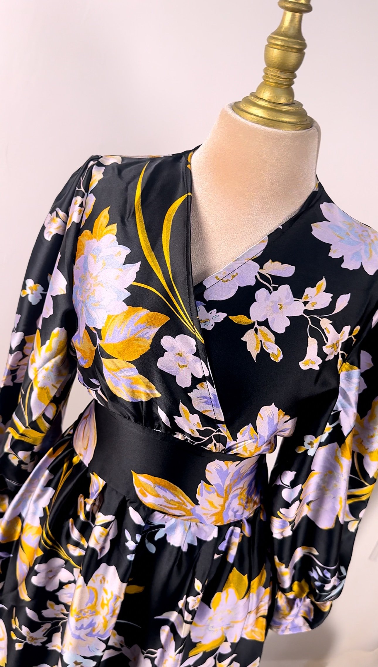 Robe fleurie satinée – Image 3
