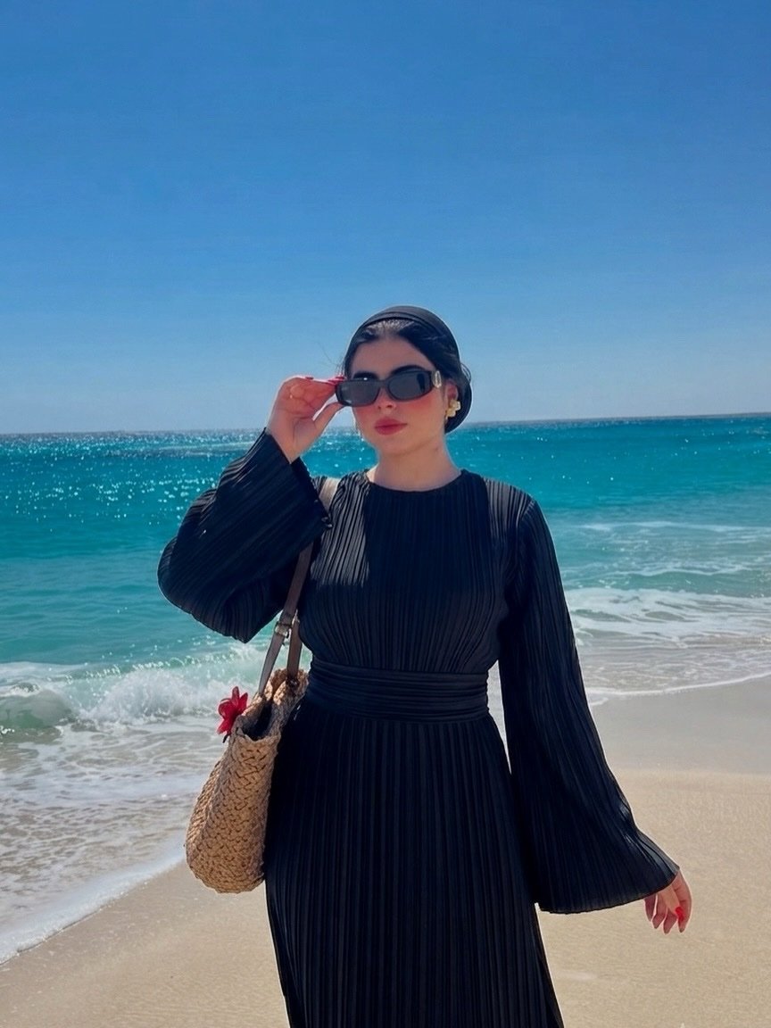 Robe noir en maille plissé – Image 4