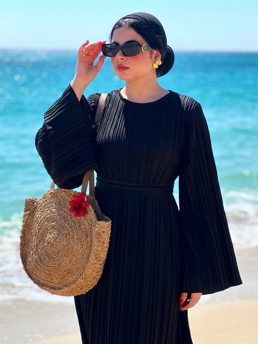 Robe noir en maille plissé