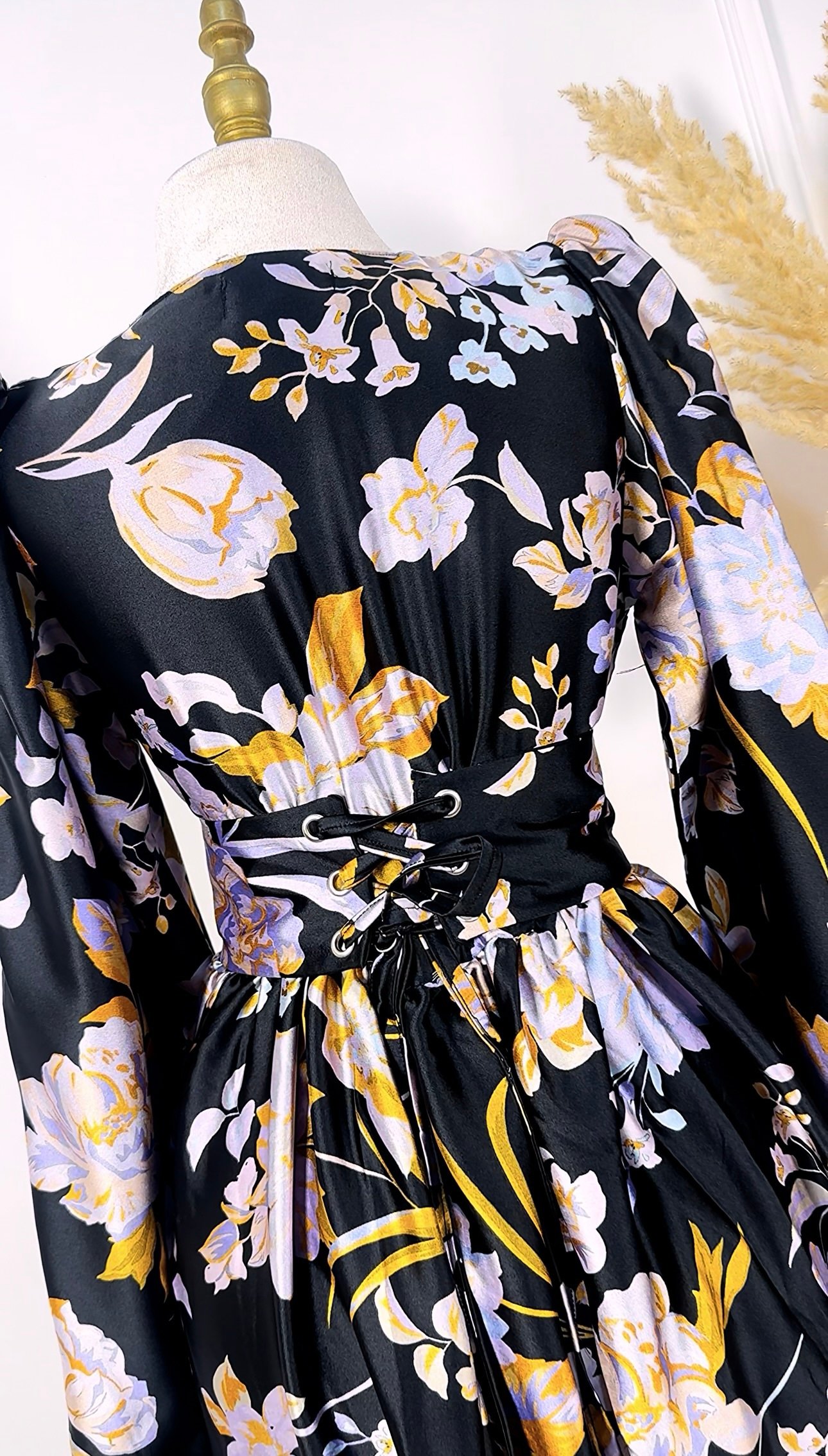 Robe cloche satinée fleurie – Image 3