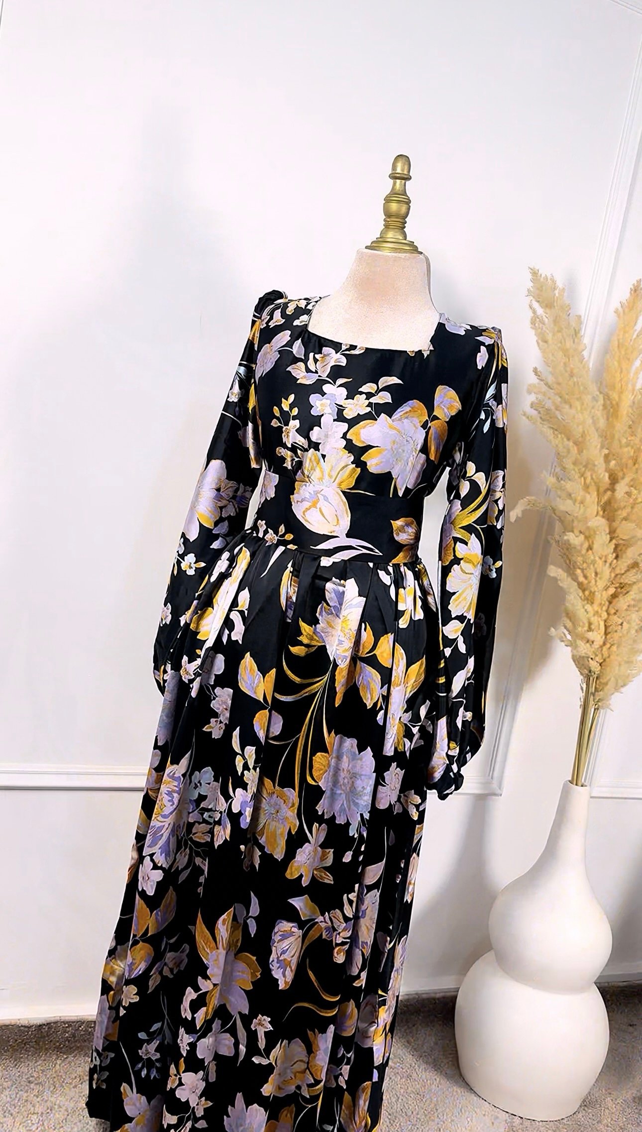 Robe cloche satinée fleurie – Image 2