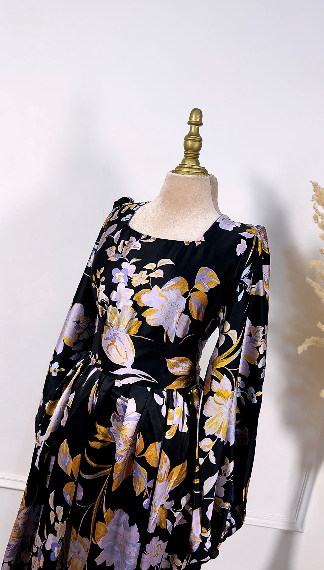 Robe cloche satinée fleurie – Image 4